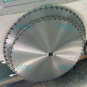 Пильный диск для резки бетонных стен с U-образным сегментом