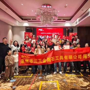 Празднование окончания года: как компания SANG Diamond Tools создает сплоченную и благодарную командную культуру.